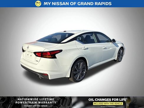 New 2026 Nissan Altima 2.5 SV w/ SV Premium Package AWD/4WD image 7