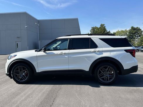 Used 2025 Ford Explorer ST w/ Sun And Sound Package AWD/4WD image 24