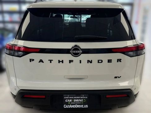 Used 2022 Nissan Pathfinder SV w/ SV Black Package image 5