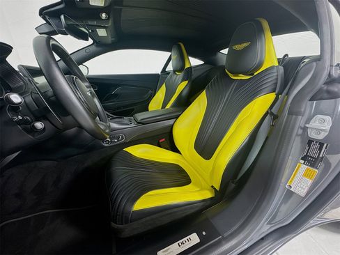 Used 2022 Aston Martin DB11 Coupe image 20