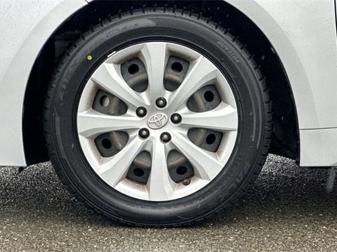 Used 2020 Toyota Corolla LE image 30