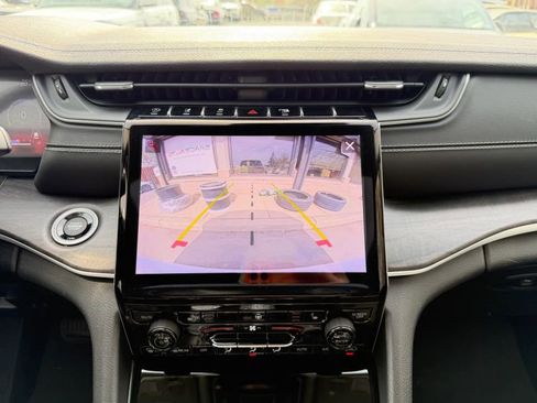 Used 2024 Jeep Grand Cherokee Limited image 21