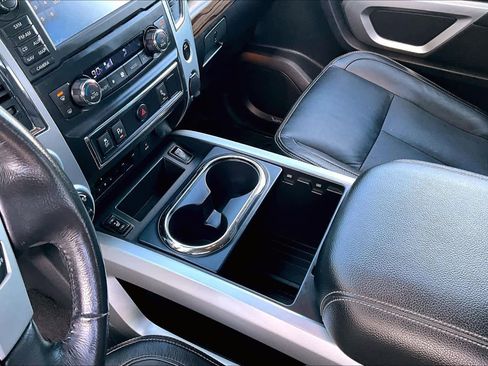 Used 2018 Nissan Titan SL w/ Texas Titan Edition image 17