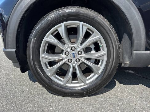 Used 2020 Ford Explorer XLT w/ Equipment Group 202A AWD/4WD image 41