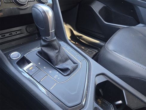 Used 2019 Volkswagen Tiguan SE image 21