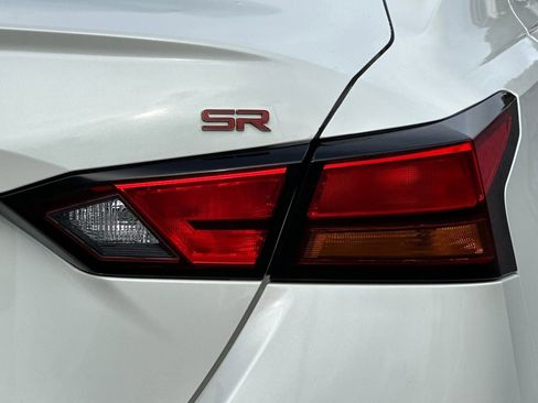 Used 2023 Nissan Altima 2.5 SR w/ SR Premium Package image 12