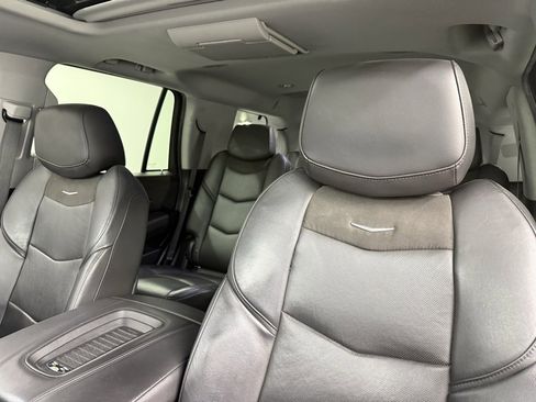 Used 2020 Cadillac Escalade Luxury w/ Escalade Sport Edition image 20