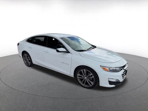 Used 2024 Chevrolet Malibu LT image 2