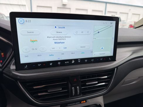 Used 2025 Ford Escape SE w/ PHEV Premium Package image 19