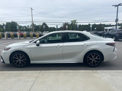 Used 2024 Toyota Camry SE w/ Cold Weather Package AWD/4WD image 3