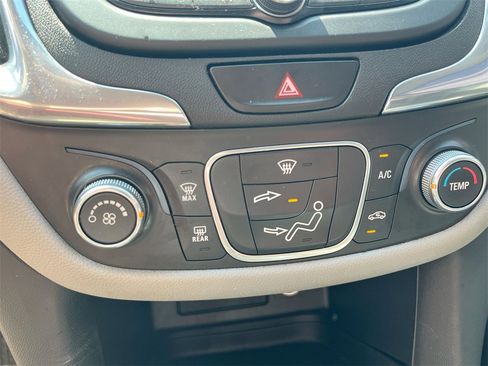 Used 2020 Chevrolet Equinox LS image 21