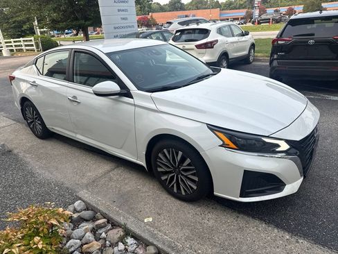 Used 2023 Nissan Altima 2.5 SV FWD image 8
