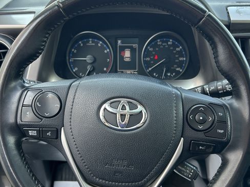 Used 2018 Toyota RAV4 XLE AWD/4WD image 22