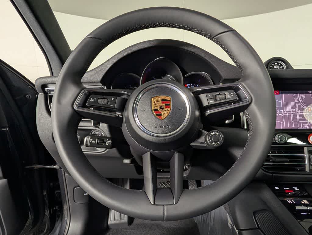 Used 2026 Porsche Macan AWD/4WD image 36