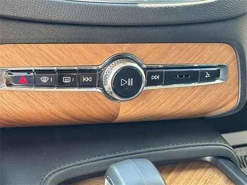 Used 2023 Volvo XC90 T8 Plus image 17
