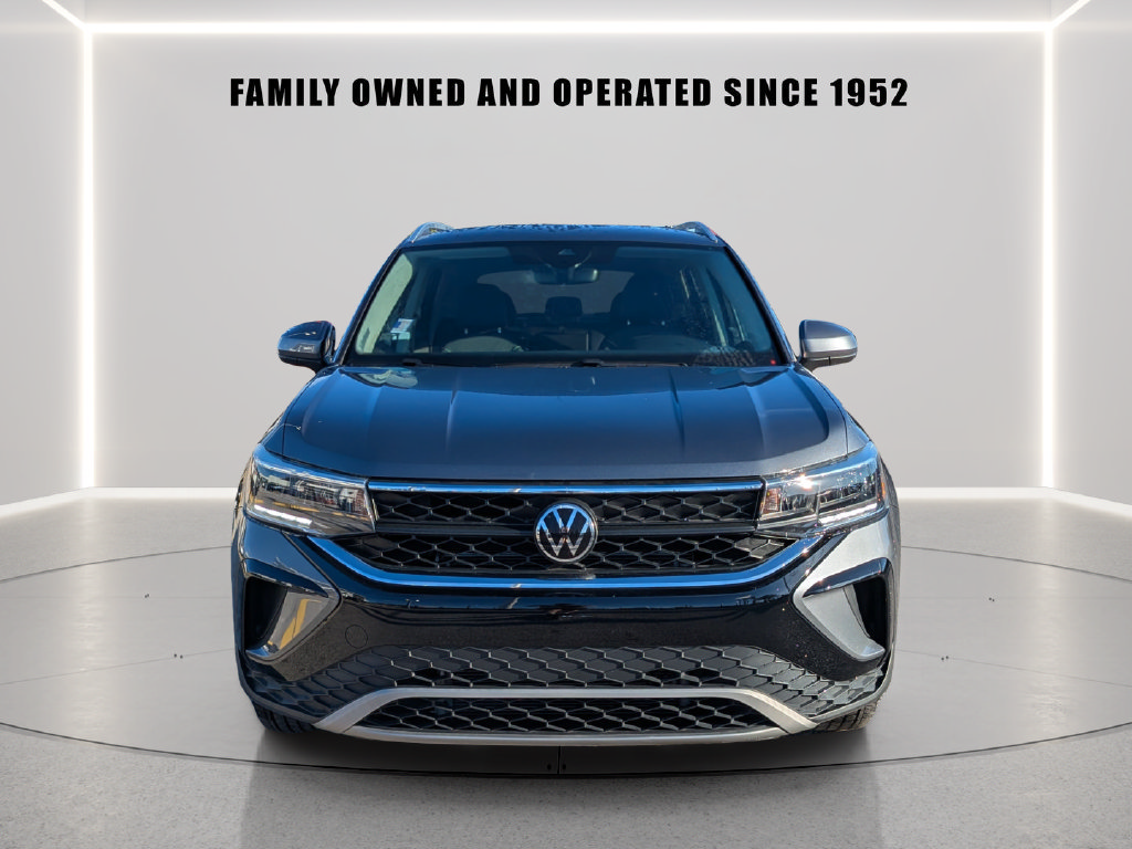 Certified 2023 Volkswagen Taos SE w/ Black Wheel Package FWD image 6