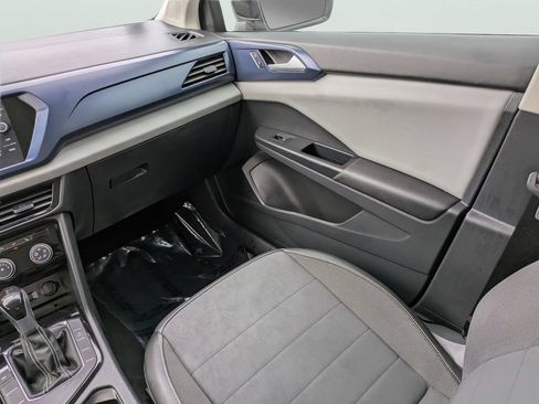 Certified 2023 Volkswagen Taos SE w/ Panoramic Sunroof Package FWD image 15