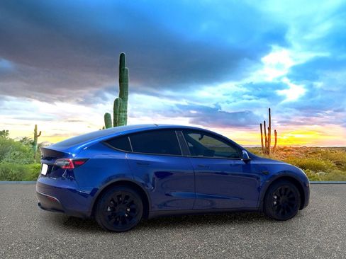 Used 2021 Tesla Model Y Long Range AWD/4WD image 5