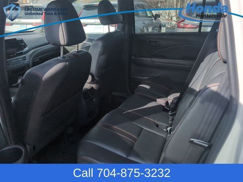 Used 2022 Honda Pilot TrailSport image 14
