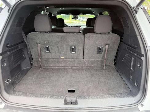 Used 2024 Chevrolet Traverse LT FWD image 12