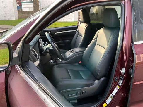 Used 2019 Toyota Highlander XLE image 25