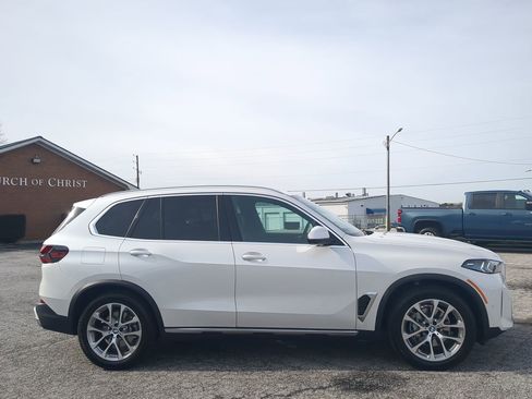 Used 2024 BMW X5 sDrive40i w/ Premium Package image 2