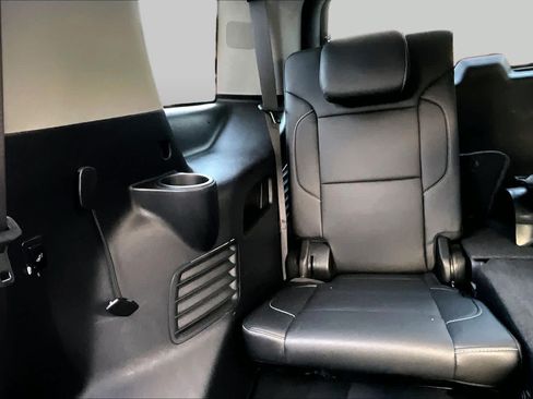 Used 2019 GMC Yukon SLT w/ Open Road Package AWD/4WD image 19