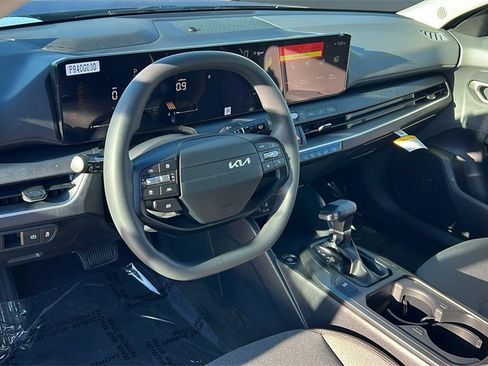 New 2025 Kia K4 LXS image 9