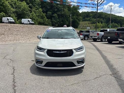 Used 2021 Chrysler Pacifica Limited w/ Premium & Safety Sphere Group AWD/4WD image 40