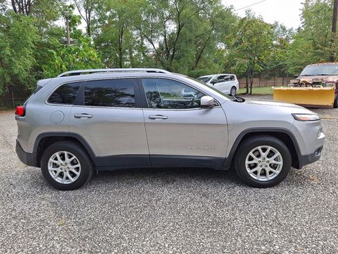 Used 2017 Jeep Cherokee Latitude w/ Cold Weather Group image 6