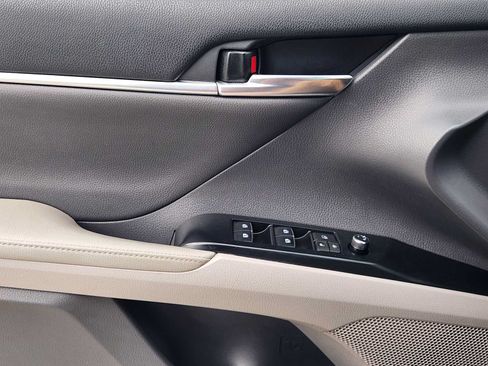 Used 2019 Toyota Camry XLE FWD image 22