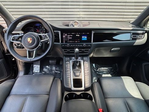 Certified 2021 Porsche Macan image 14