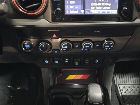 Used 2019 Toyota Tacoma TRD Off-Road w/ Technology Package AWD/4WD image 32