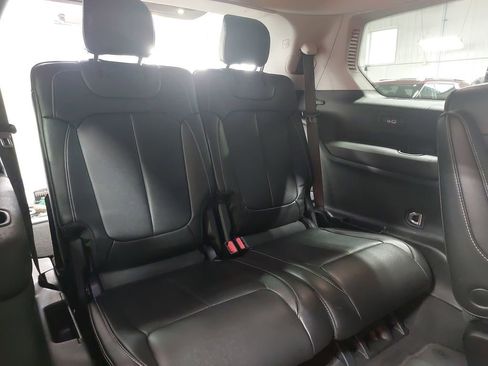 Used 2023 Jeep Grand Cherokee L Limited w/ Black Appearance Package image 12