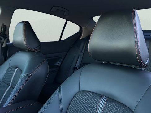 Used 2025 Nissan Altima 2.5 SR image 12