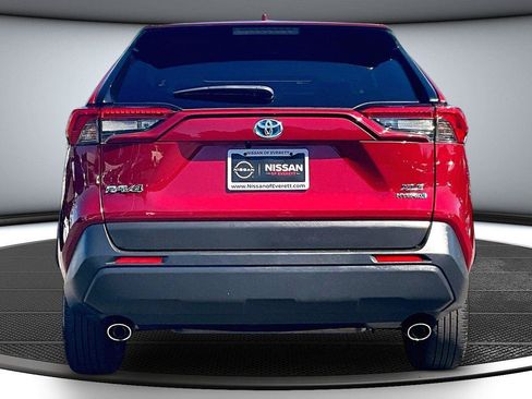 Used 2022 Toyota RAV4 XLE Premium AWD/4WD image 6