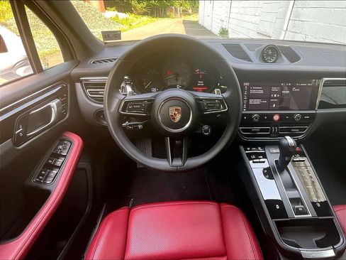 Certified 2026 Porsche Macan S AWD/4WD image 11