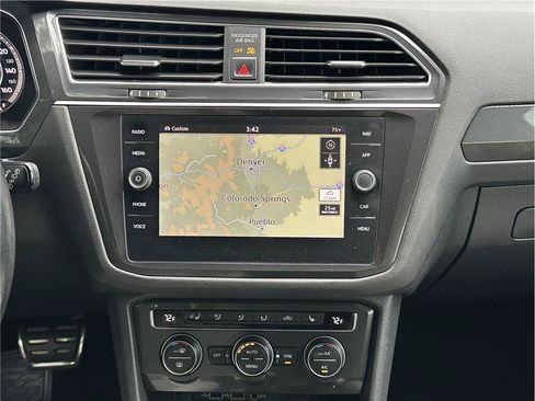 Used 2018 Volkswagen Tiguan SEL Premium w/ R-Line Package AWD/4WD image 25