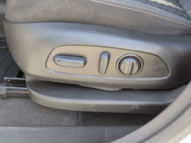 Used 2023 Chevrolet Equinox LT w/ Driver Convenience Package AWD/4WD image 17