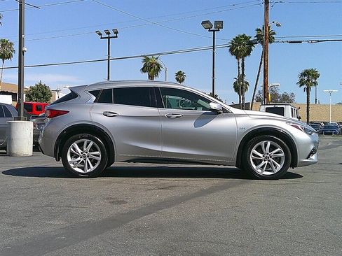 Used 2019 INFINITI QX30 w/ Cargo Package FWD image 7
