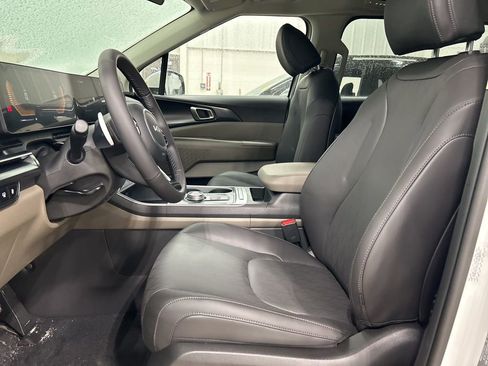 New 2026 Kia Carnival LXS image 9