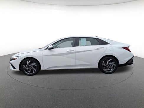 Used 2025 Hyundai Elantra SEL image 8