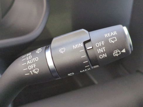 New 2026 Land Rover Defender 130 X-Dynamic SE image 28