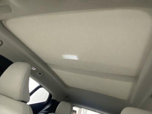 Certified 2023 Volvo XC40 B5 Plus w/ Driver Assist Package image 29