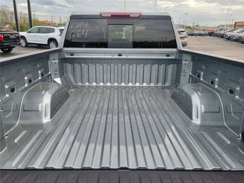 New 2026 GMC Sierra 1500 SLT image 9