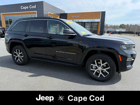 Used 2025 Jeep Grand Cherokee Limited image 1