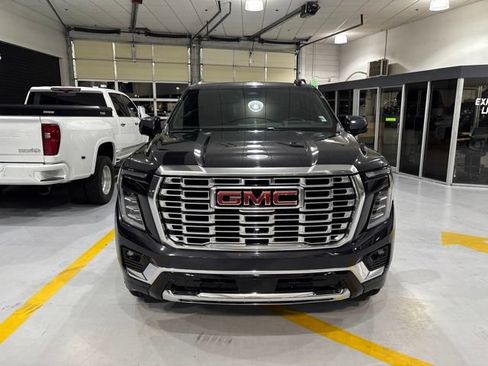 Used 2025 GMC Yukon XL Denali AWD/4WD image 2
