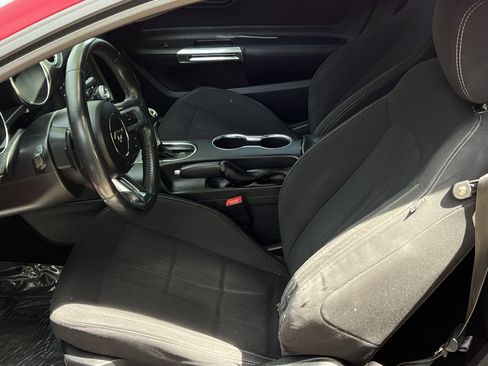 Used 2018 Ford Mustang Coupe RWD image 10