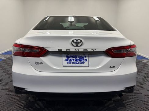 Used 2020 Toyota Camry LE FWD image 11