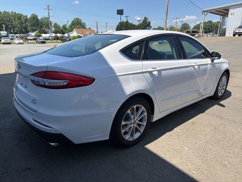 Used 2020 Ford Fusion SE FWD image 4